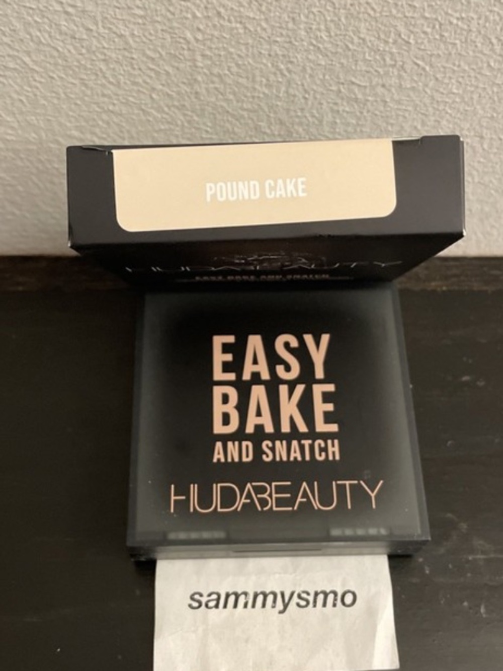 HUDA BEAUTY Easy Bake and snatch Pressed Setting powder POUND CAKE